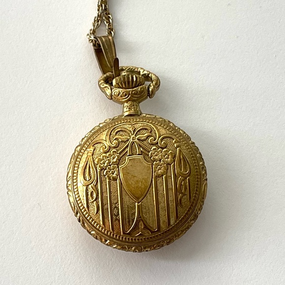 Majesti Accessories Vintage Majestron Quartz Antique Gold Pocket